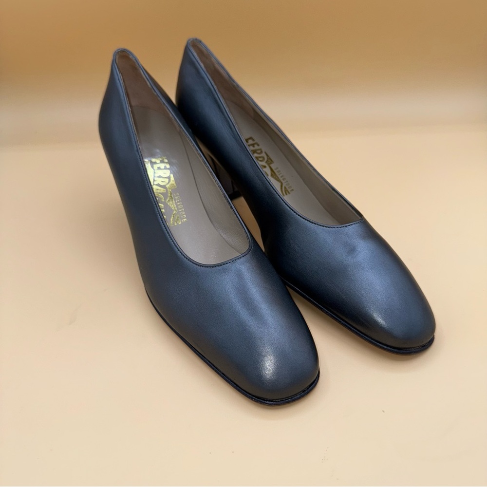 Salvatore Ferragamo Silver/Pewter Classic Pumps, Women’s Size 8.5 AA, VGUC